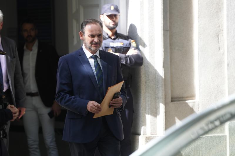 Former minister José Luis Ábalos leaves the Supreme Court in October