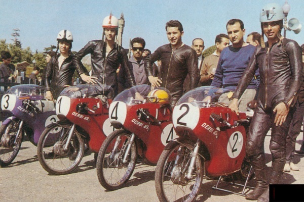 The Derby team in Montjuïc during the 1963 Spanish motorcycle GP