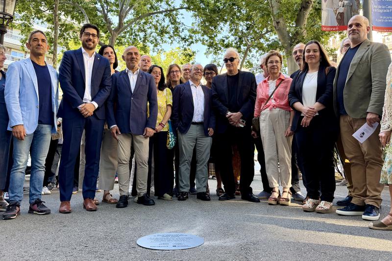 Unveiling of the commemorative plaque where Antoni Gaudí was hit by a tram exactly one hundred years ago, on the Gran Via in Barcelona.