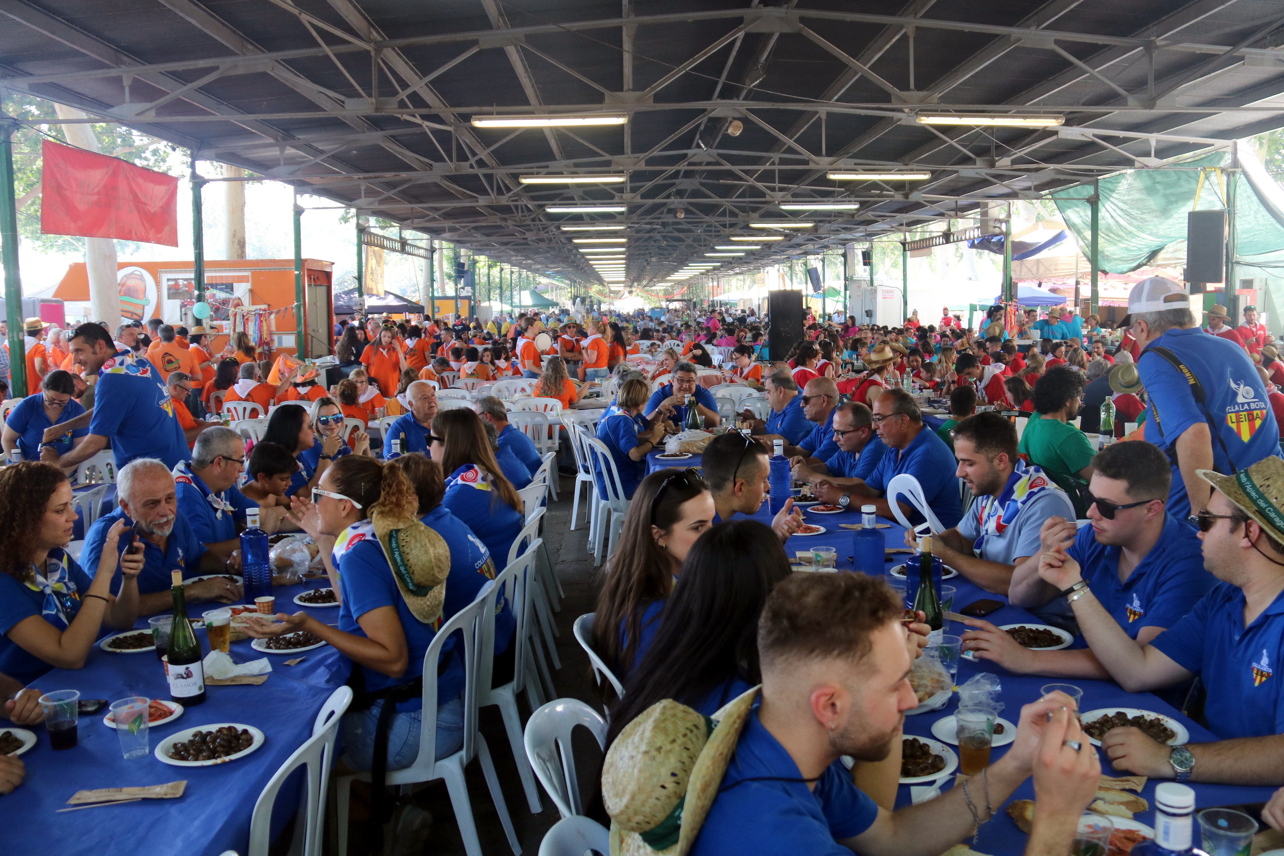 Thousands of people eat snails at the Aplec del Caragol 2024