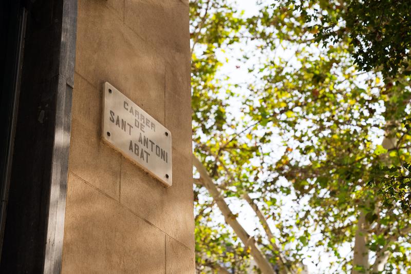 Plaque on Carrer de Sant Antoni Abat in Barcelona