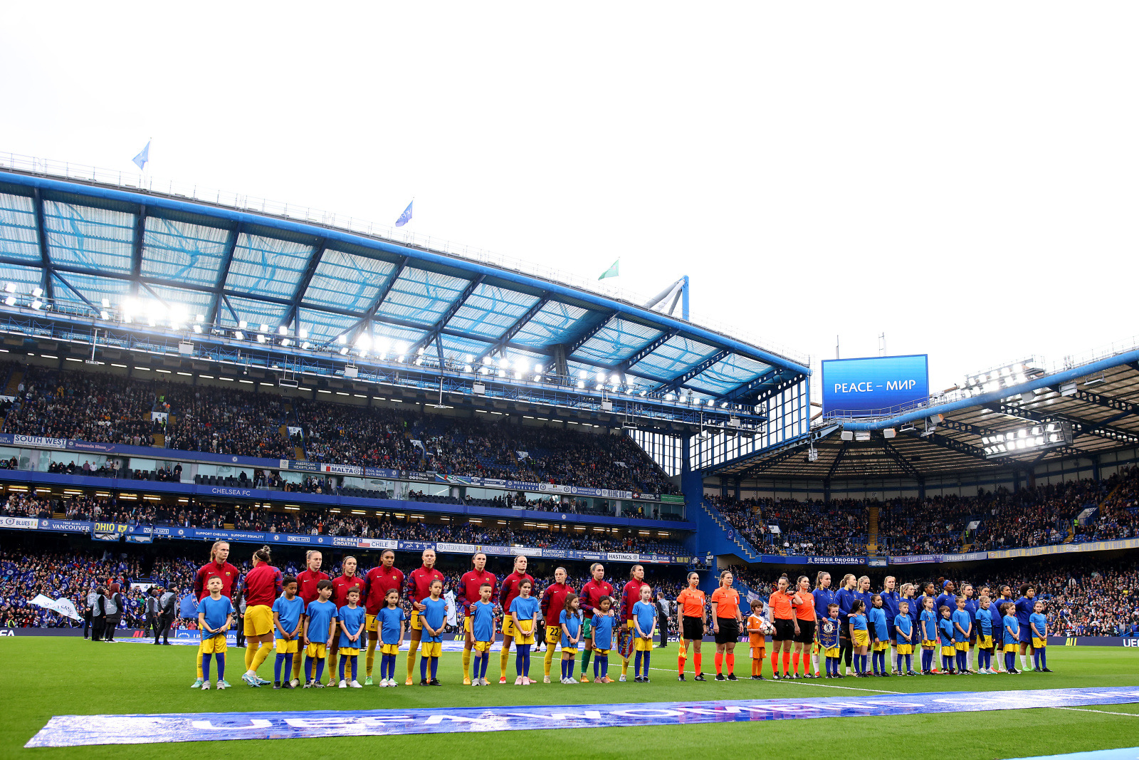 Players and match officials line up prior to the UEFA Women's Champions League 2023/24 semi-final second leg match between Chelsea FC and FC Barcelona at Stamford Bridge on April 27, 2024 in London, England.