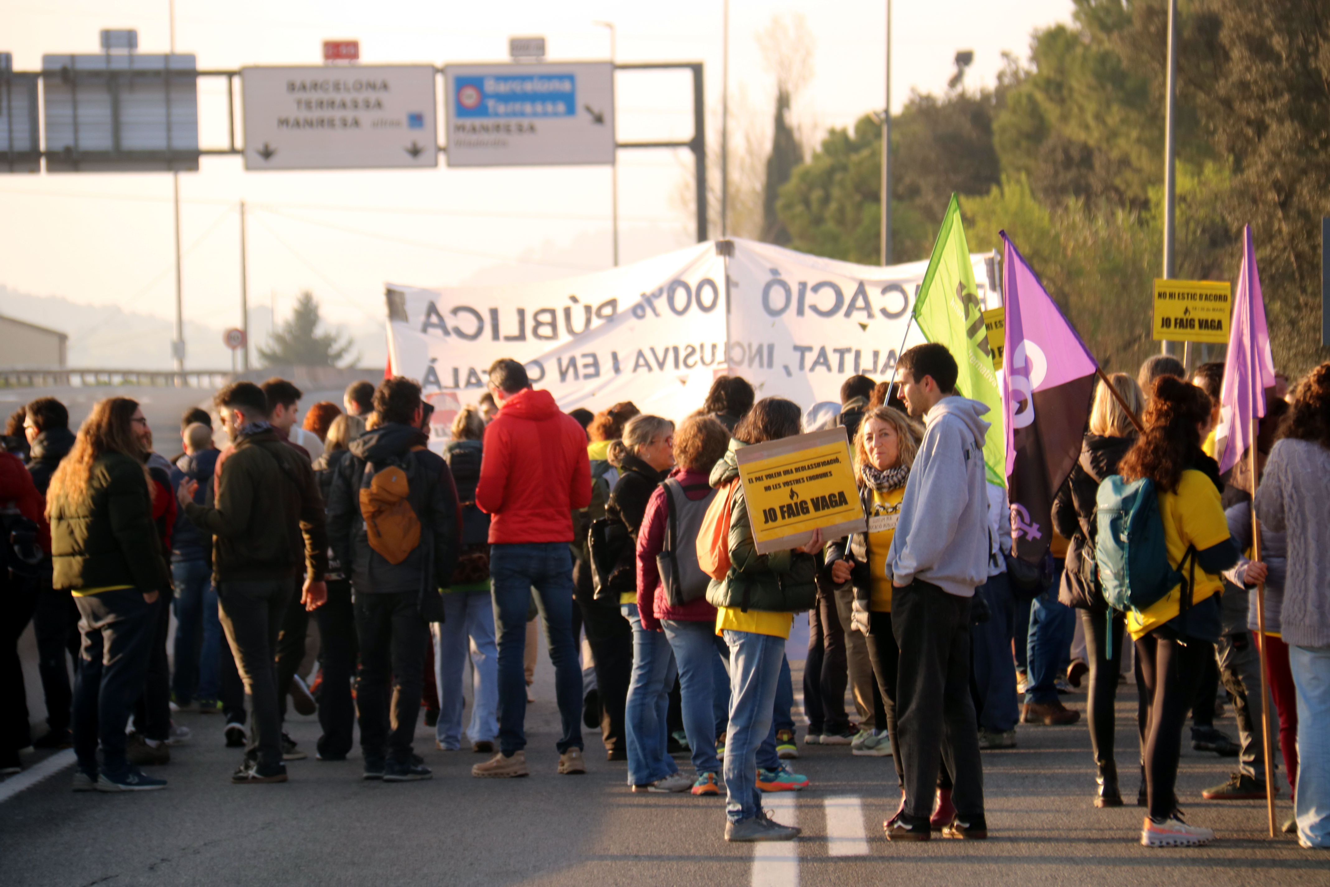 Teachers block the highway in Manresa