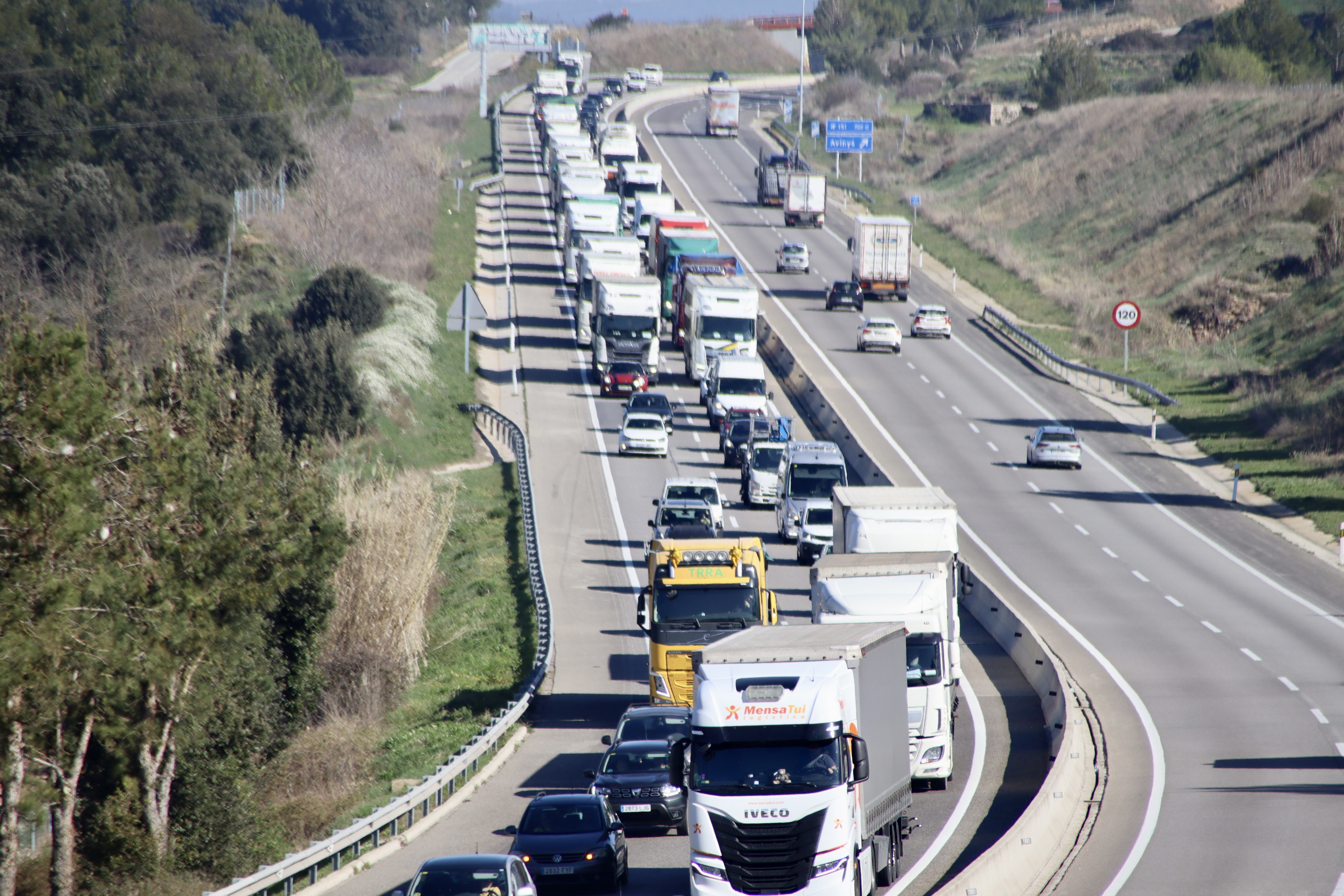Teachers from Osona drive slowly toward Manresa on the C-25