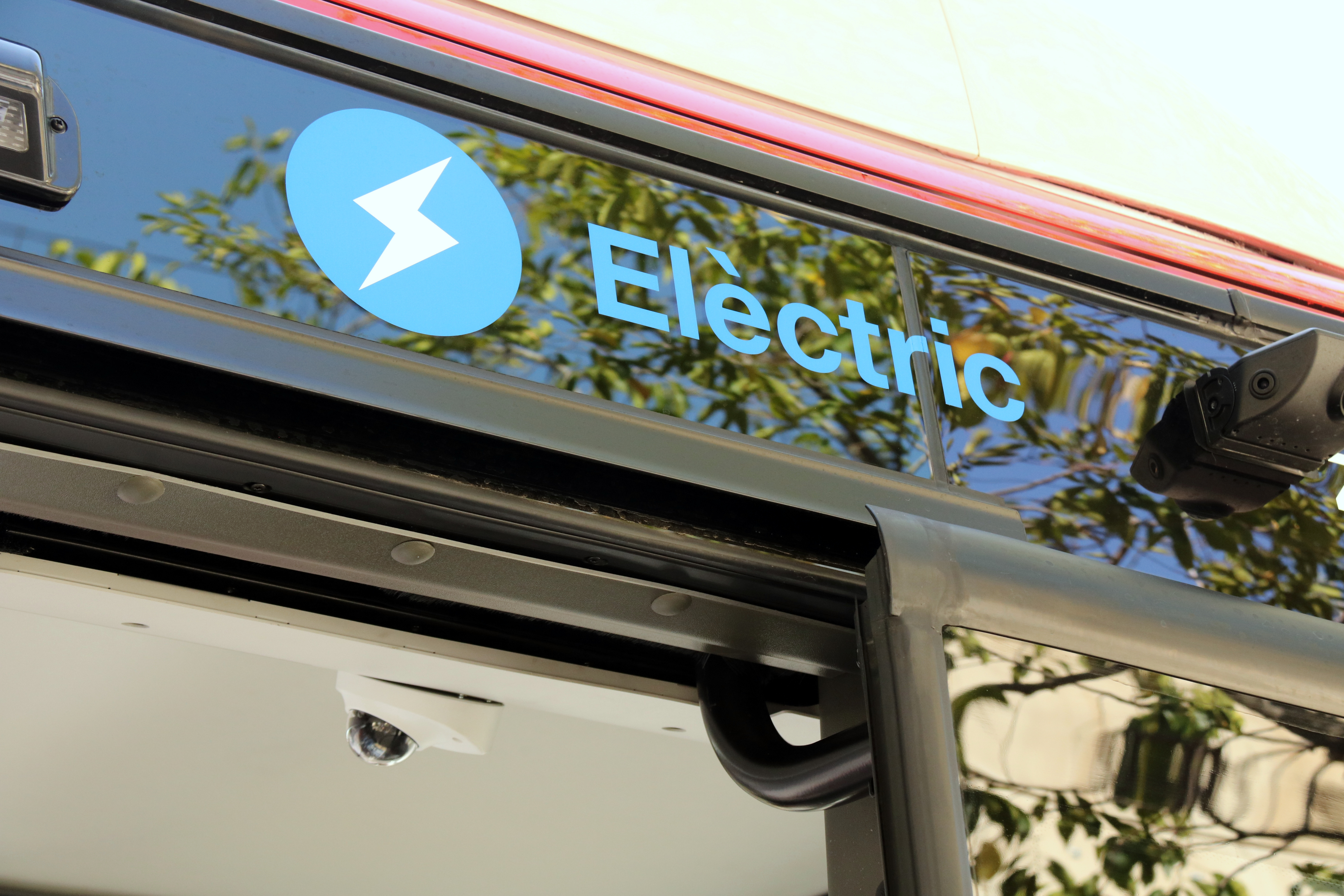 The new 100% electric bus that TMB is incorprating into its Barcelona neighborhood bus system