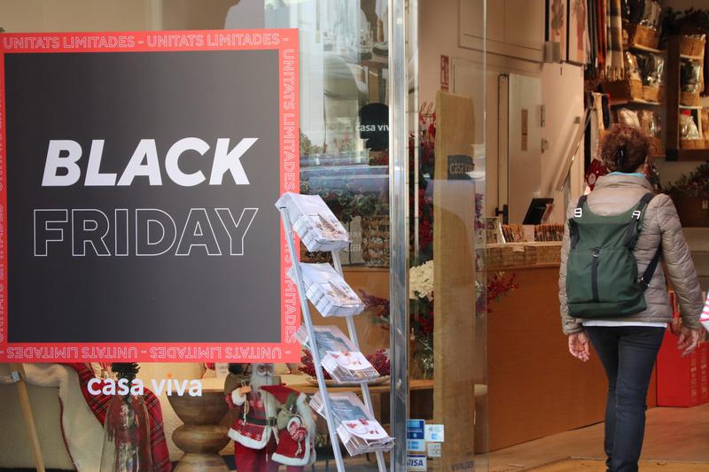 Black Friday discounts on the street