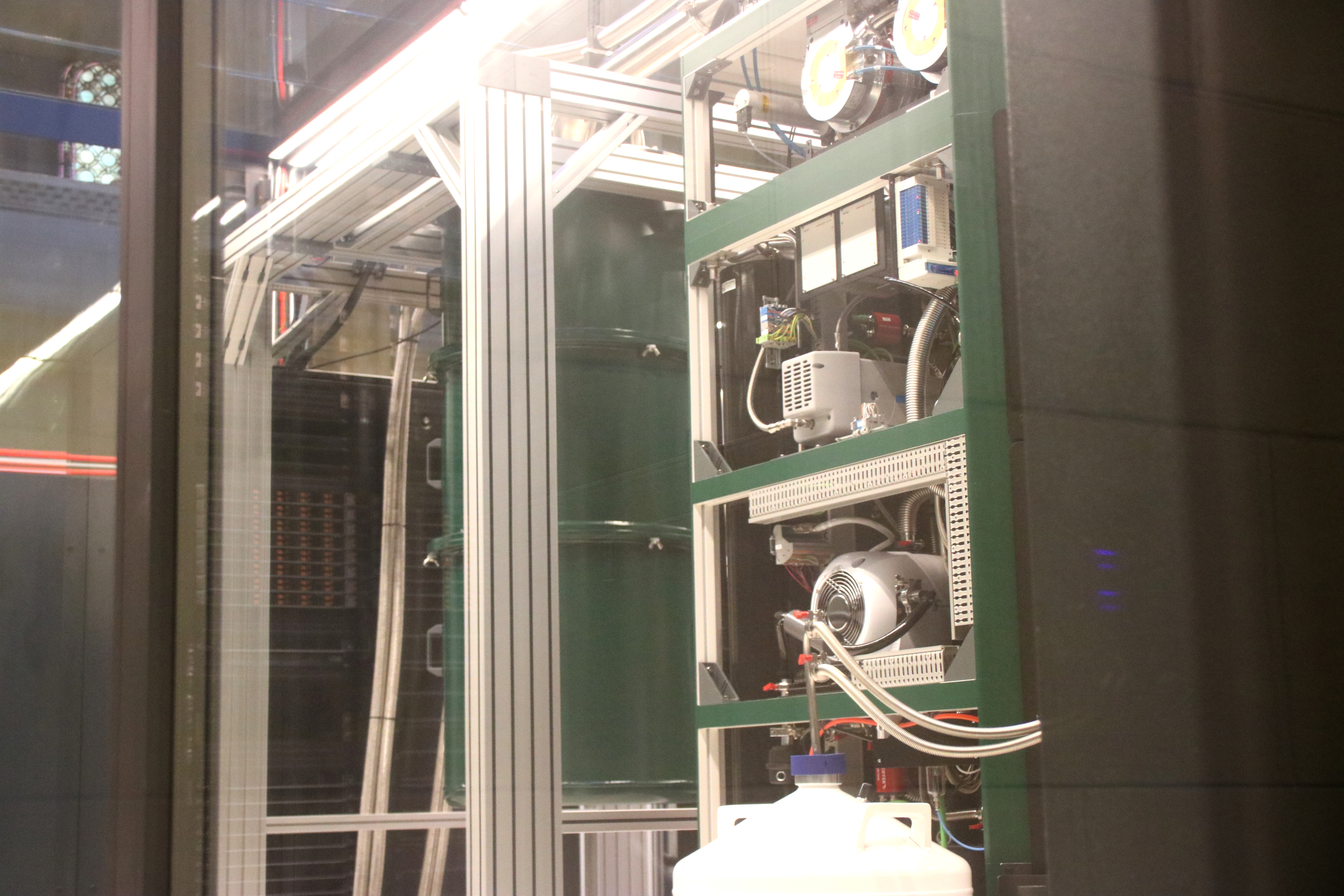 The third quantum computer is colored green
