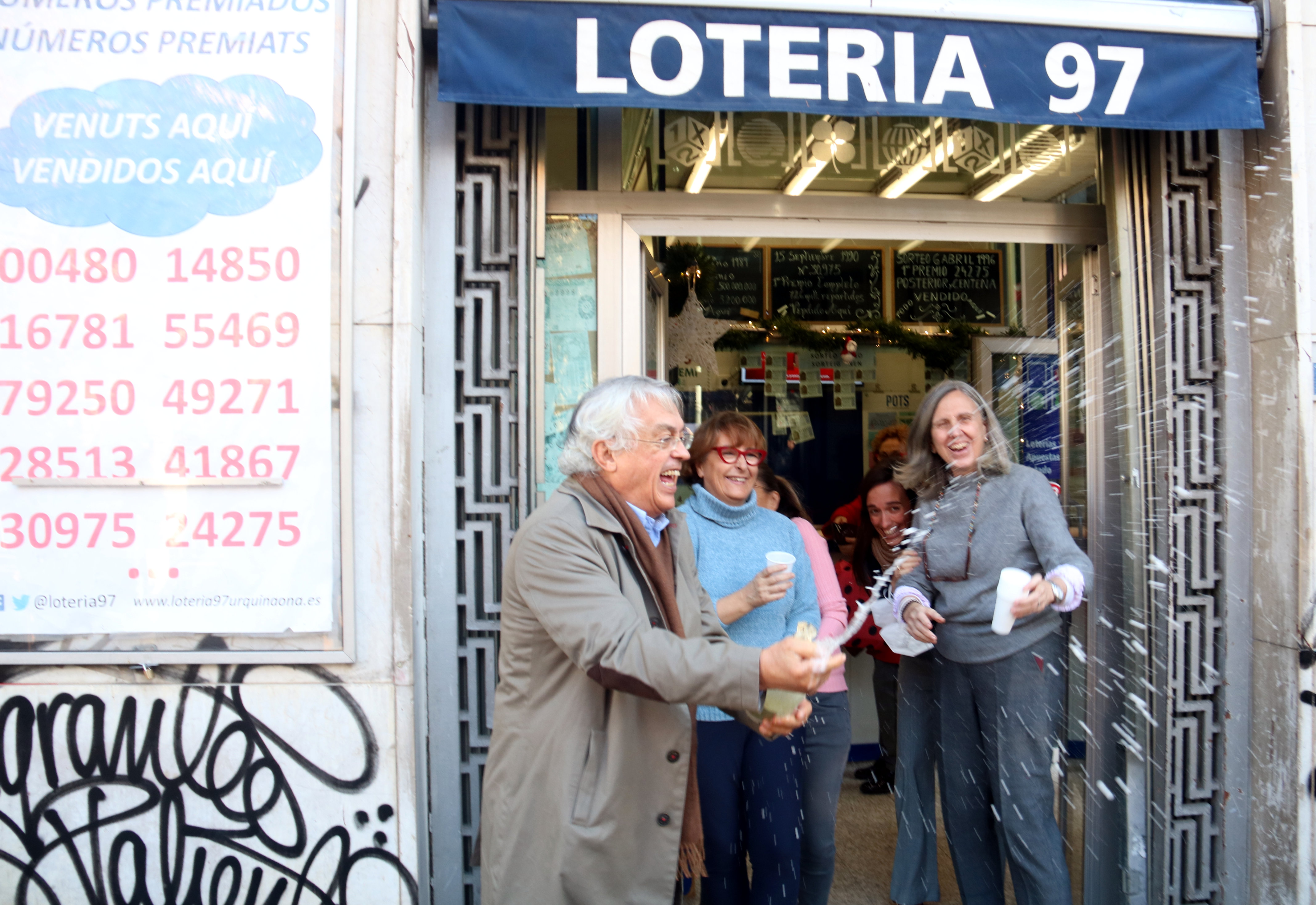 Pedro Fortuño celebrate selling one of the winning tickets