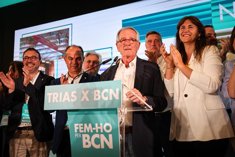 Xavier Trias celebrates his election victory in Barcelona with Junts leaders (Jordi Borràs/ACN)