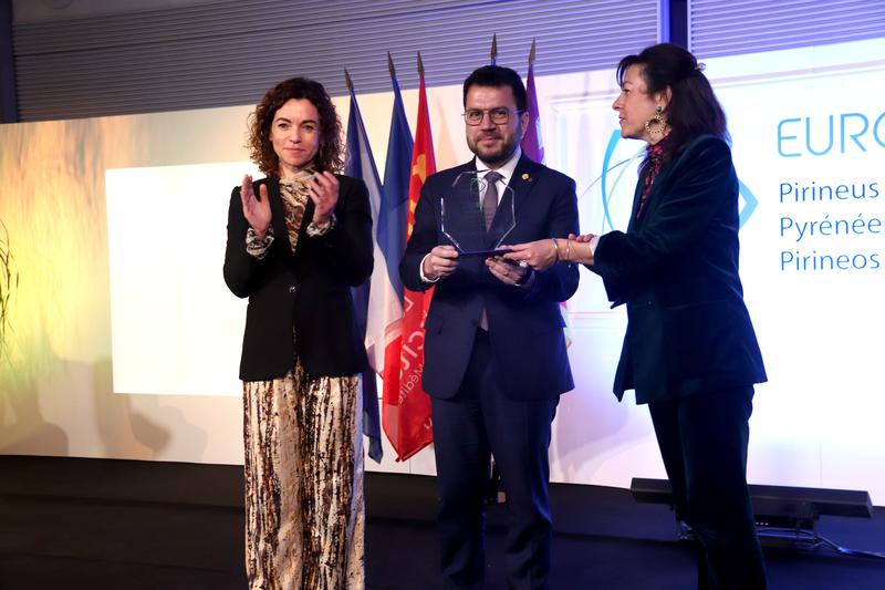 Catalan president Pere Aragonès with the Balearic Islands' foreign minister, Rosario Sánchez, and the president of Région Occitanie, Caroline Delga