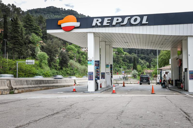 A petrol station in Tagamanent during due to the power outage that affected Catalonia, and Spain on April 28, 2025