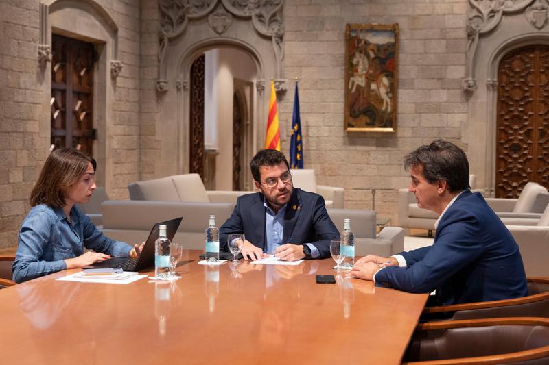 Catalan president Pere Aragonès meets with his advisors, October 9, 2022