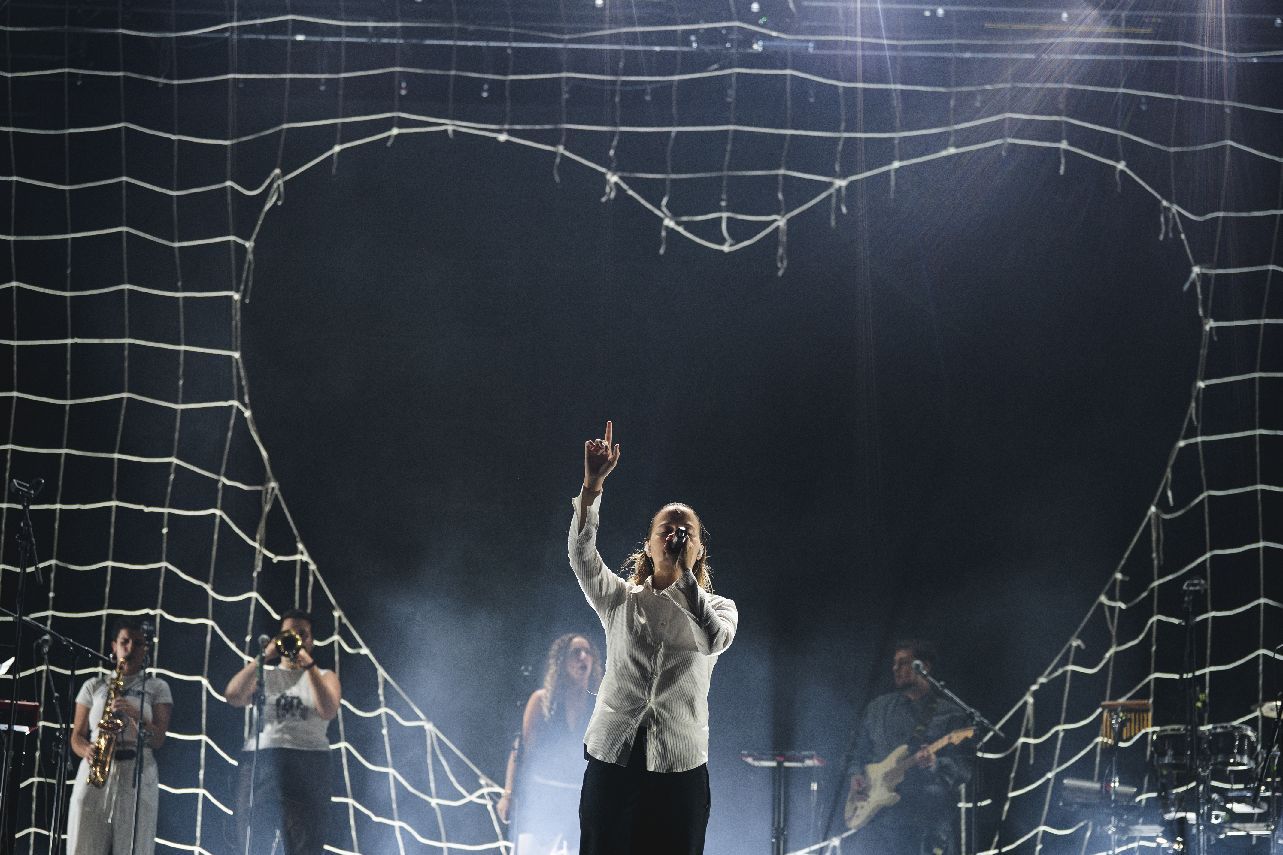 Mushka singing at La Mercè 2025