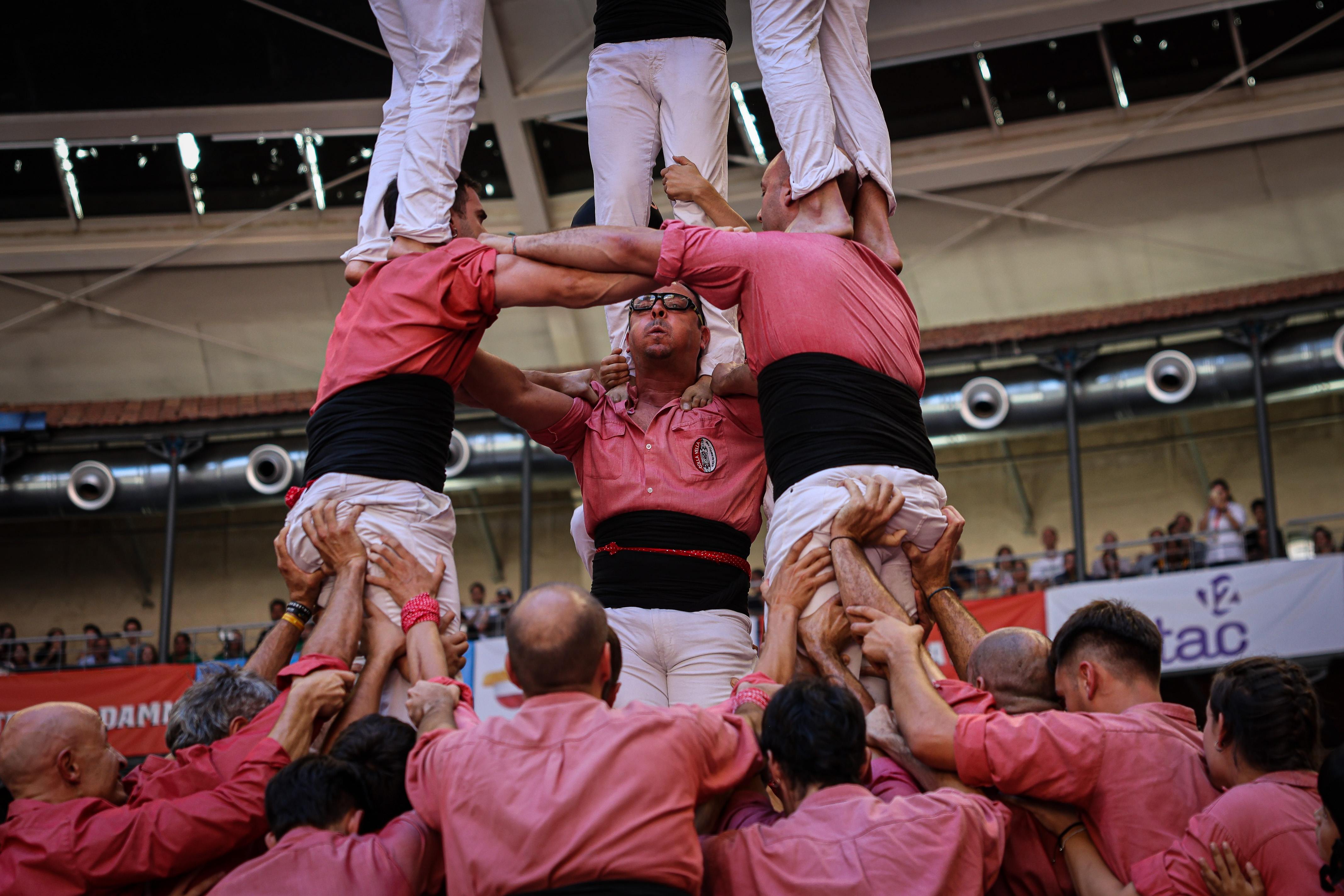 The 'colla' Vella de Valls at the 2022 Concurs de Castells.