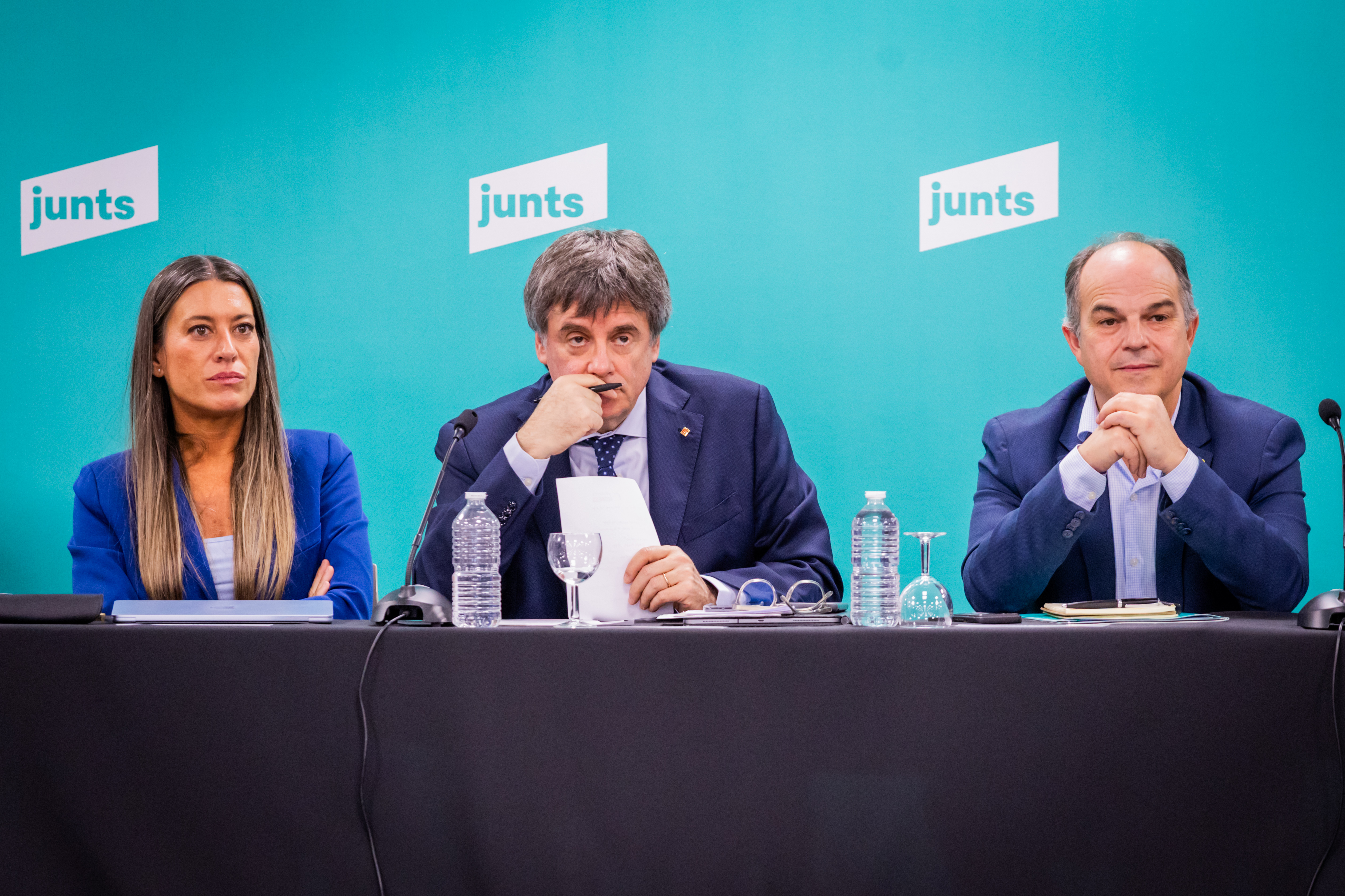 Pro-independence Junts leaders Carles Puigdemont, Míriam Nogueras and Jordi Turull during an extraordinary party meeting on October 27, 2025