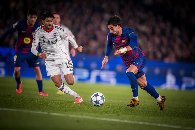 Ferran Torres of FC Barcelona runs with the ball during the UEFA Champions League match against Eintracht Frankfurt