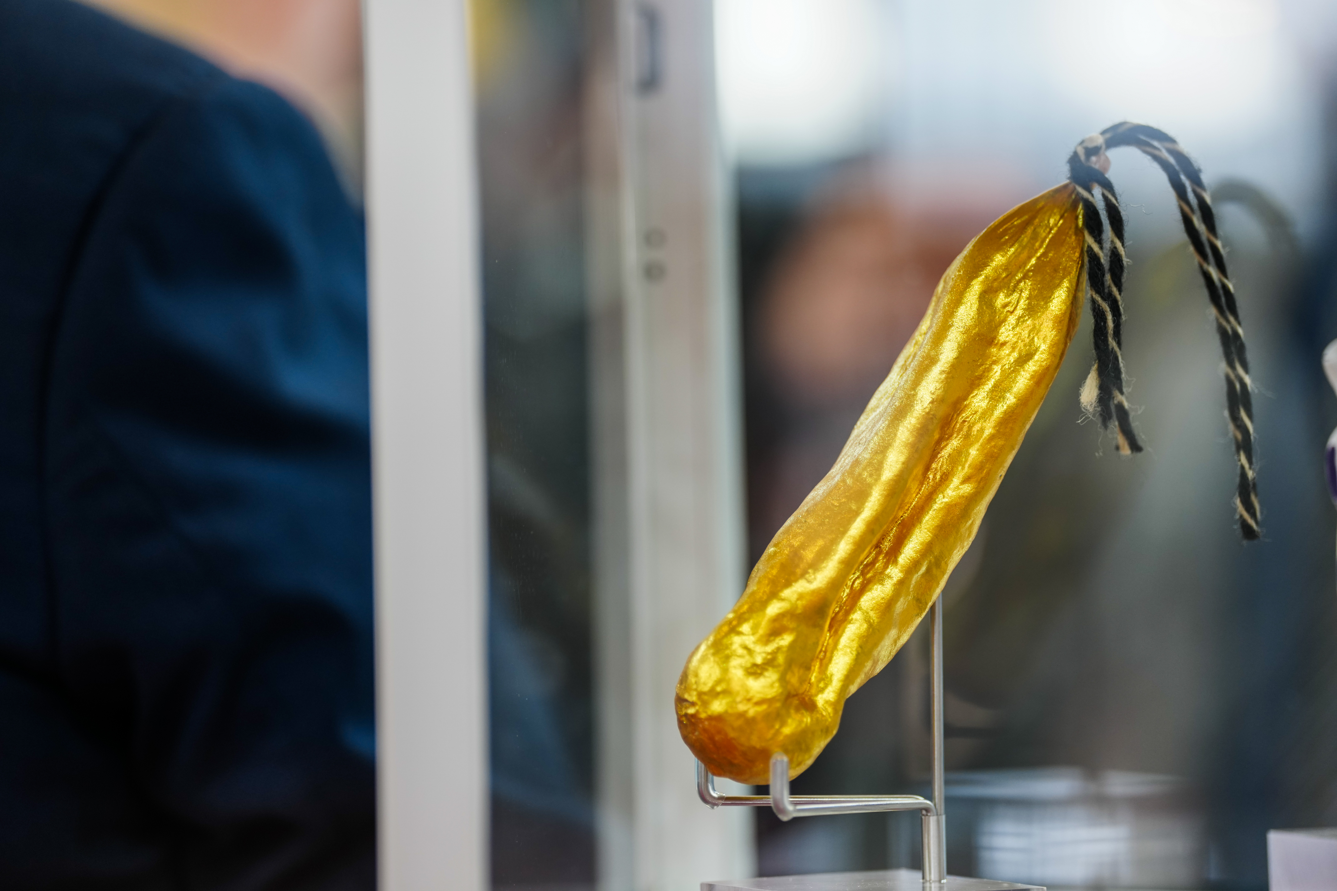 A fuet coated in gold is one of the novelties of this edition of Alimentaria