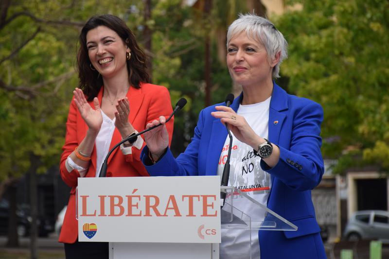Ciudadanos candidate in Barcelona, Anna Grau, speaks alongside Cs MEP Eva Poptcheva at a campaign event