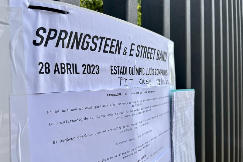 A poster placed at one of the doors of the Estadi Olímpic Lluís Companys for Bruce Springsteen fans to register in a roll call
