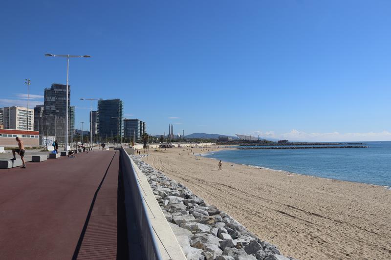 Barcelona's beaches lose around 30,000 cubic meters of sand every year