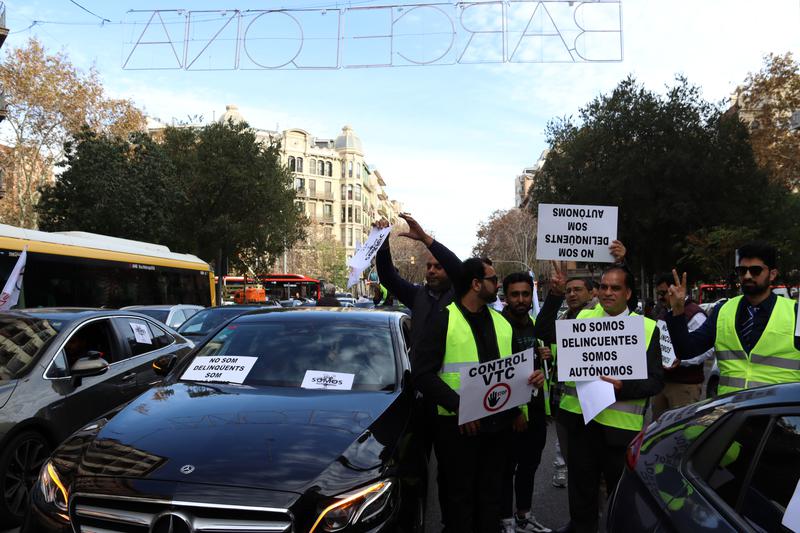 Private hire vehicle drivers protest in Barcelona, November 28, 2023