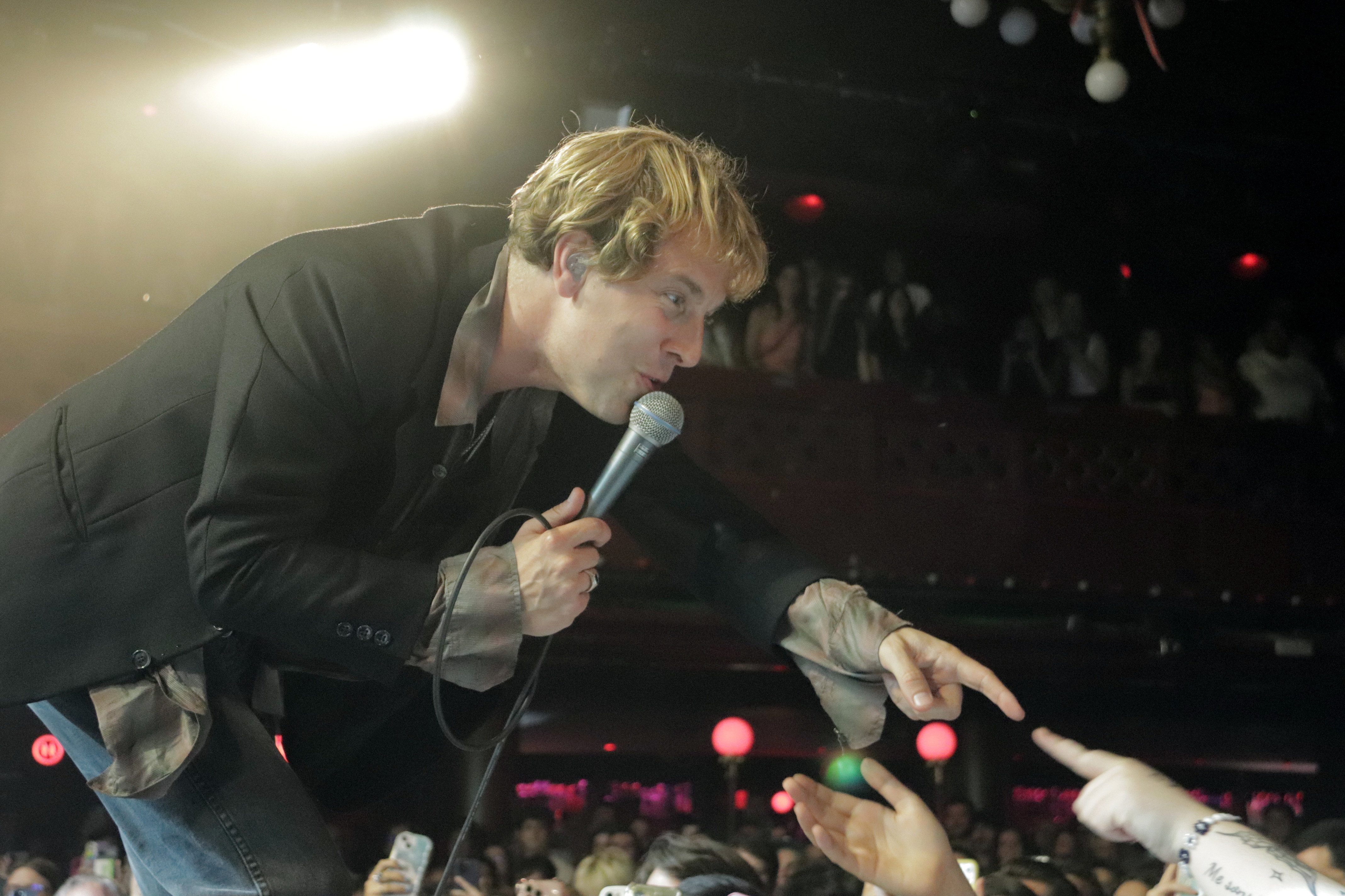 British singer Tom Odell during a concert in Barcelona's Sala Apolo on June 16, 2025
