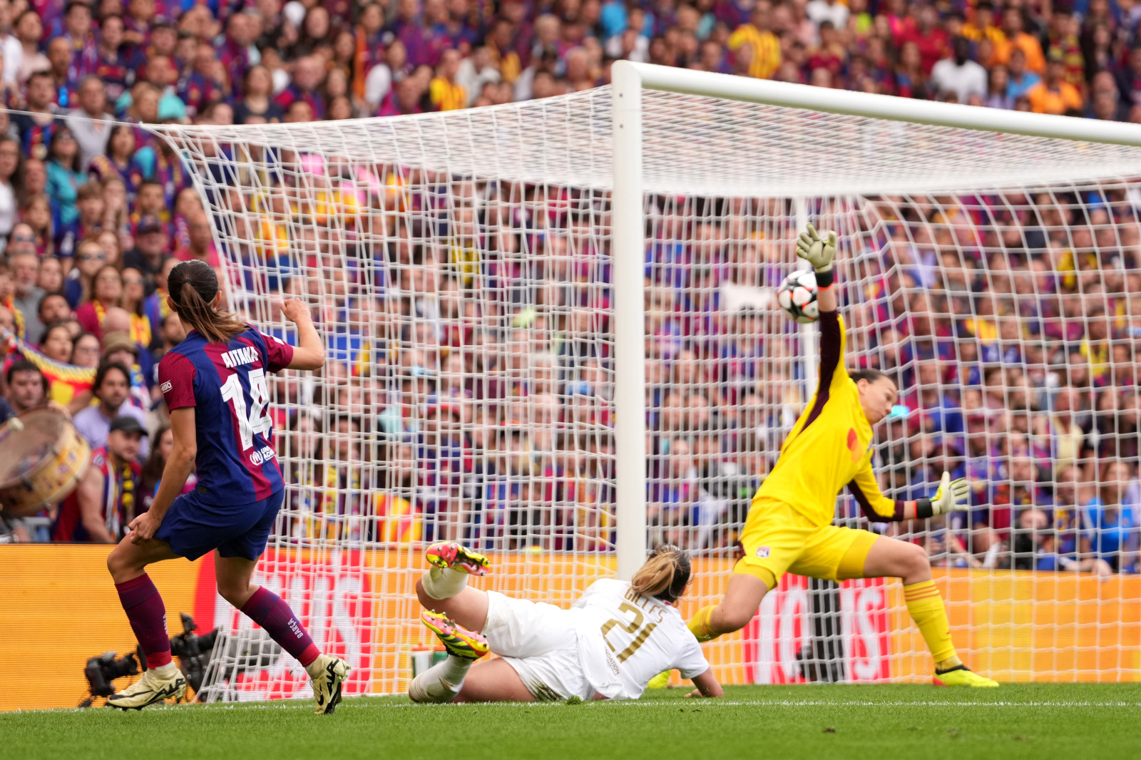 Aitana Bonmati of FC Barcelona scores her team’s first goal during the UEFA Women’s Champions League 2023/24 Final match between FC Barcelona and Olympique Lyonnais at San Mames Stadium on May 25, 2024 in Bilbao, Spain.