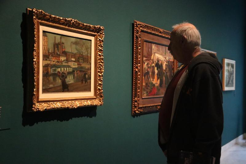 A visitor to the 'From Montmartre to Montparnasse' exhibition at the Picasso Museum in Barcelona.