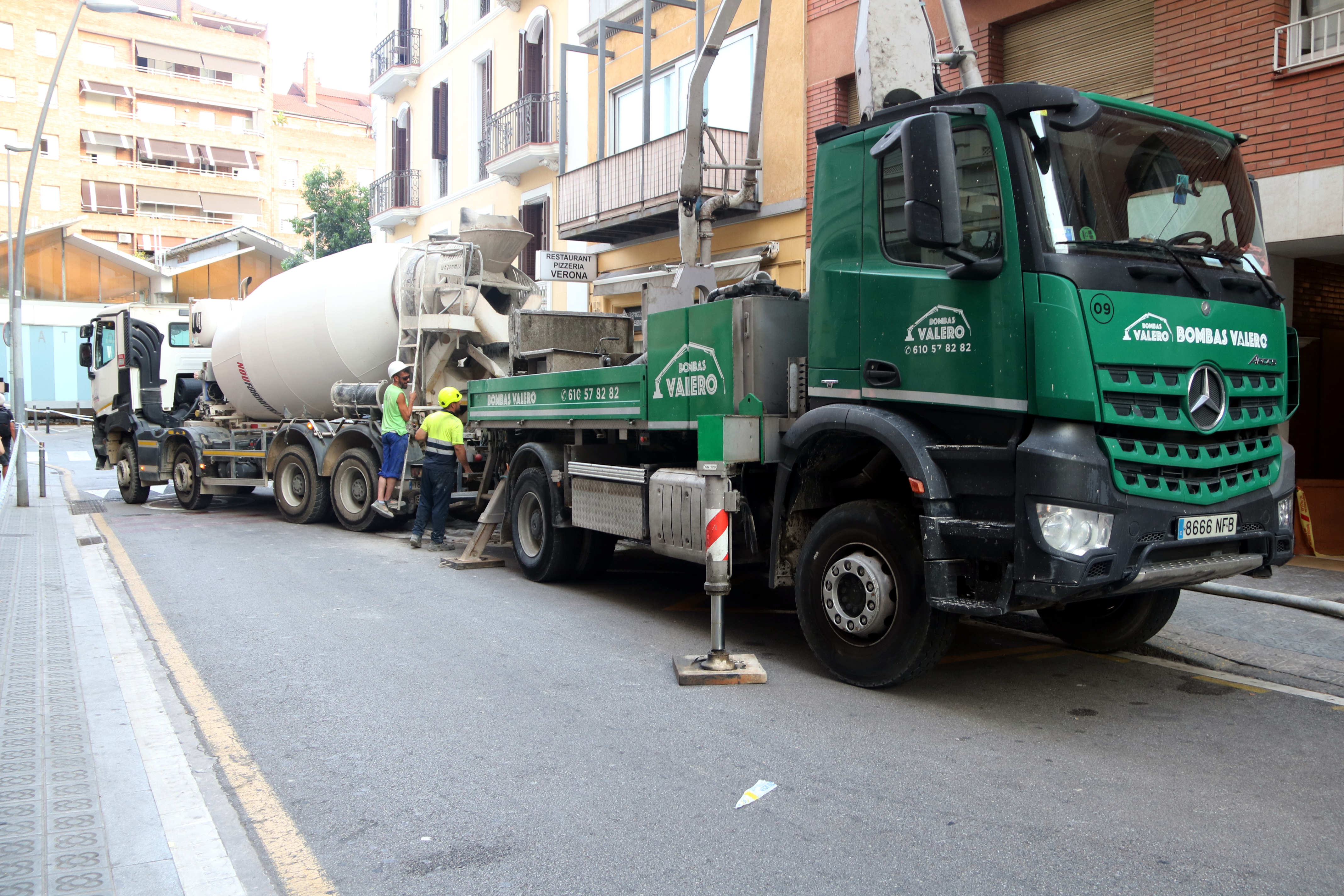 A concrete mixer truck used to fill the Putxet sinkhole