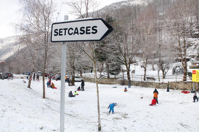 Some Setcases visitors playing with the snow on February 8, 2025