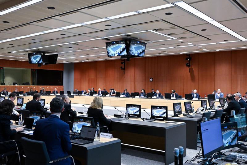 L'Eurogrup encara una reunió on Espanya demanarà aplicar impostos als beneficis caiguts del cel a les energètiques