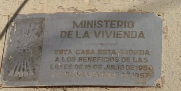Franco-era house plate reading 'Housing ministry', with the fascist yoke and arrows symbol visible