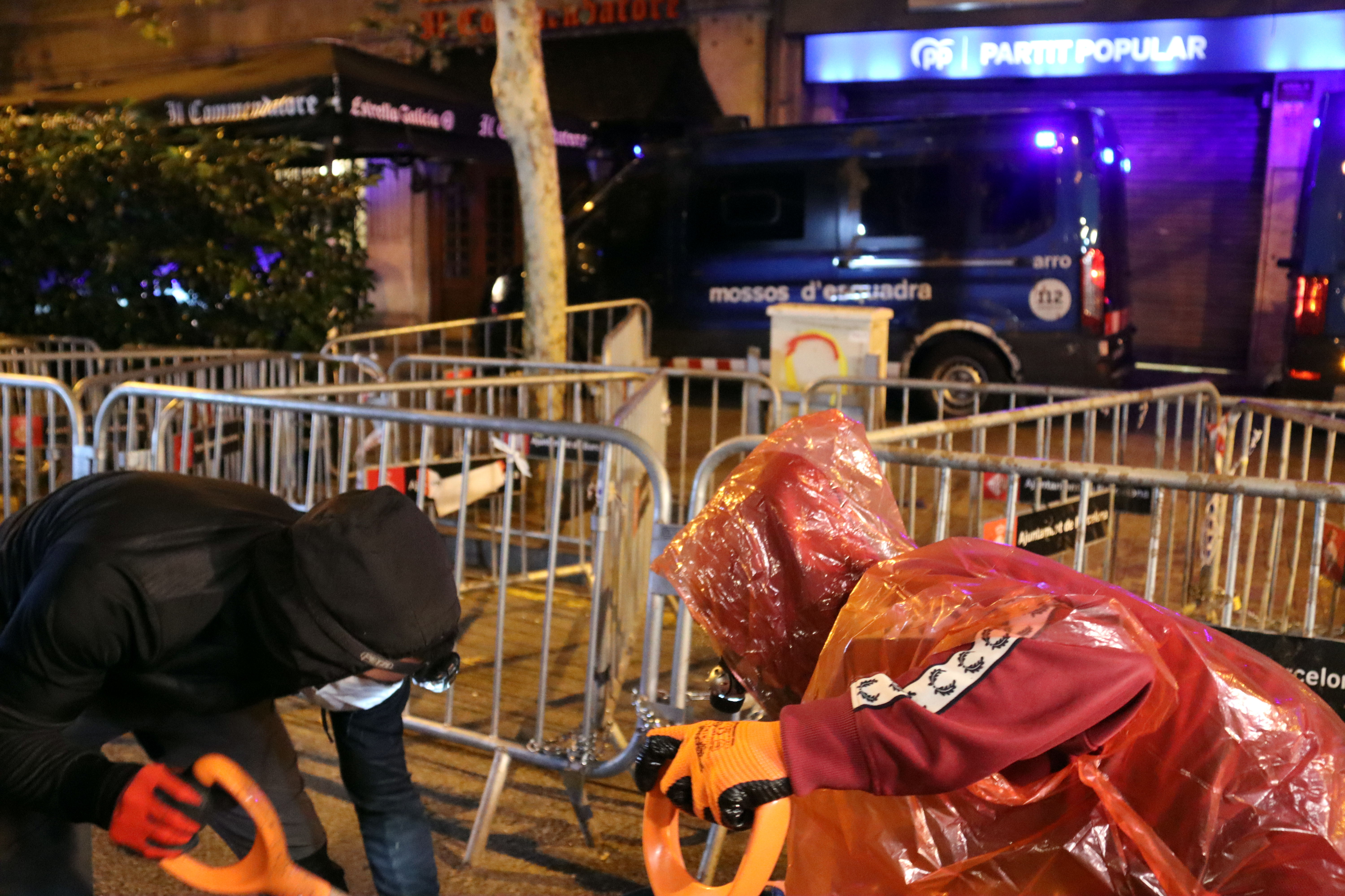 Protesters throw mud at the People's Party offices in Barcelona