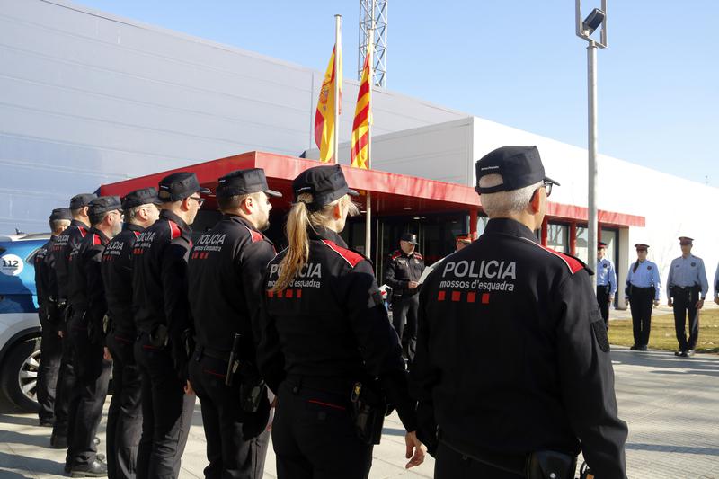 Mossos d'Esquadra police officers in Manresa wearing their new dark blue uniform 