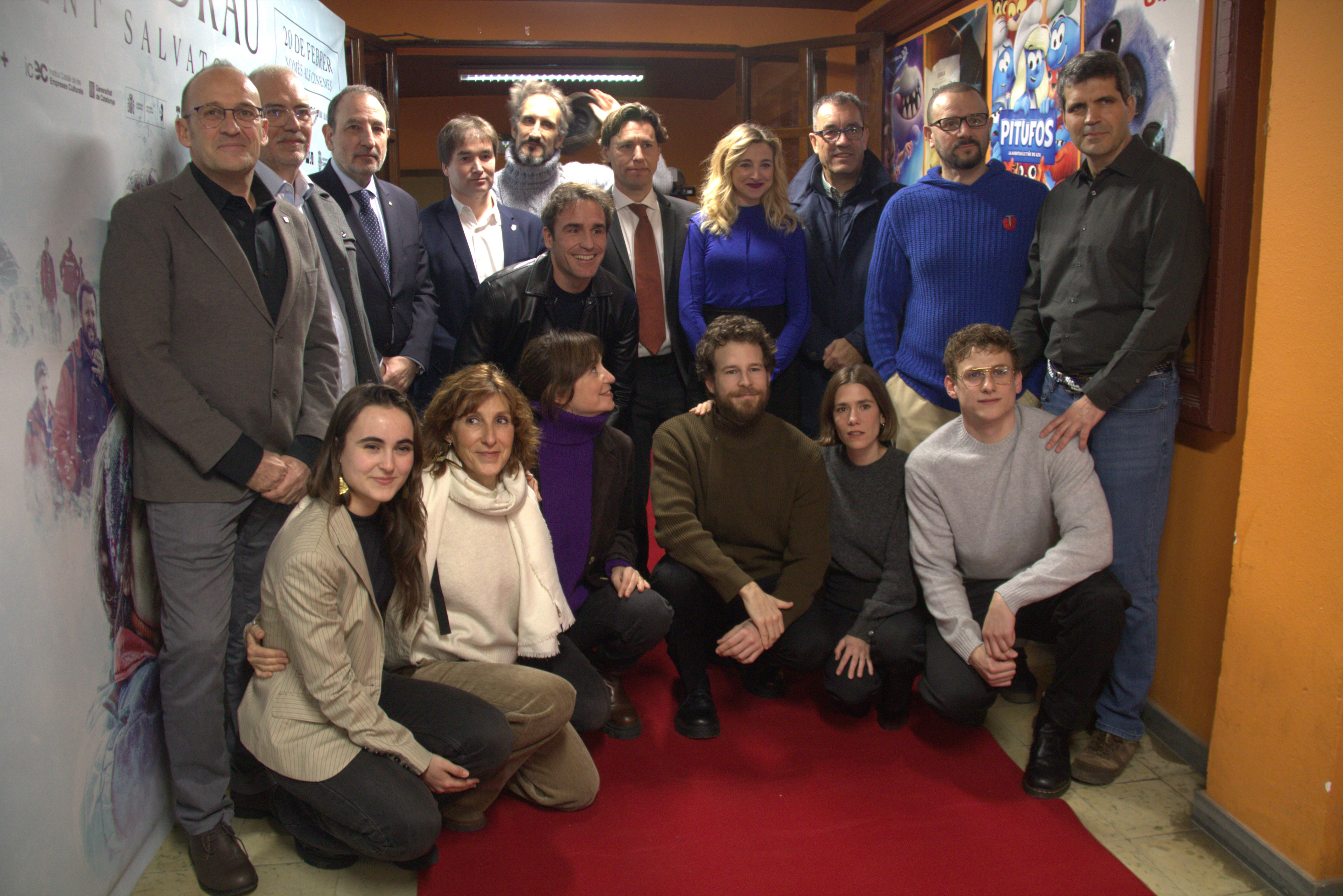 Survivor Josep Maria Vilà, members of the cast and crew, and minister Ramon Espadaler