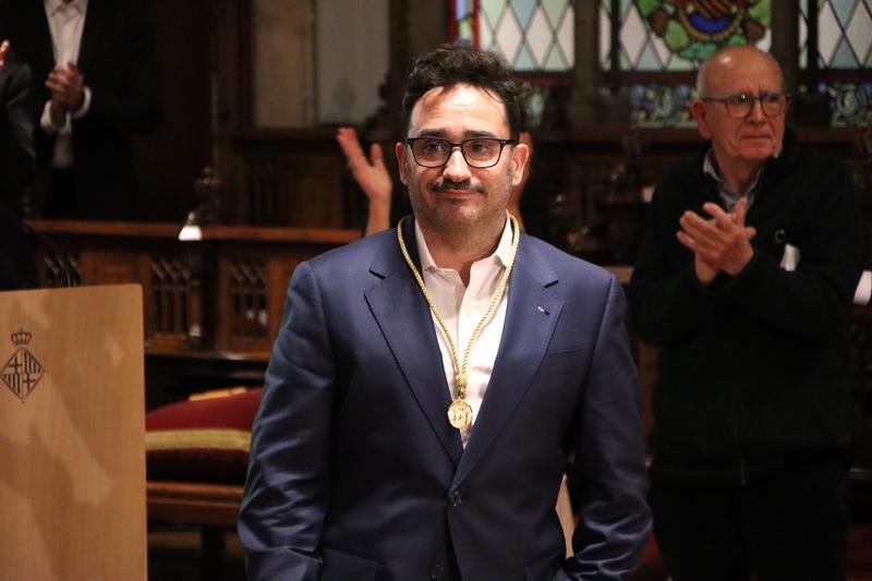 J.A. Bayona with the Barcelona Medal for Cultural Merit