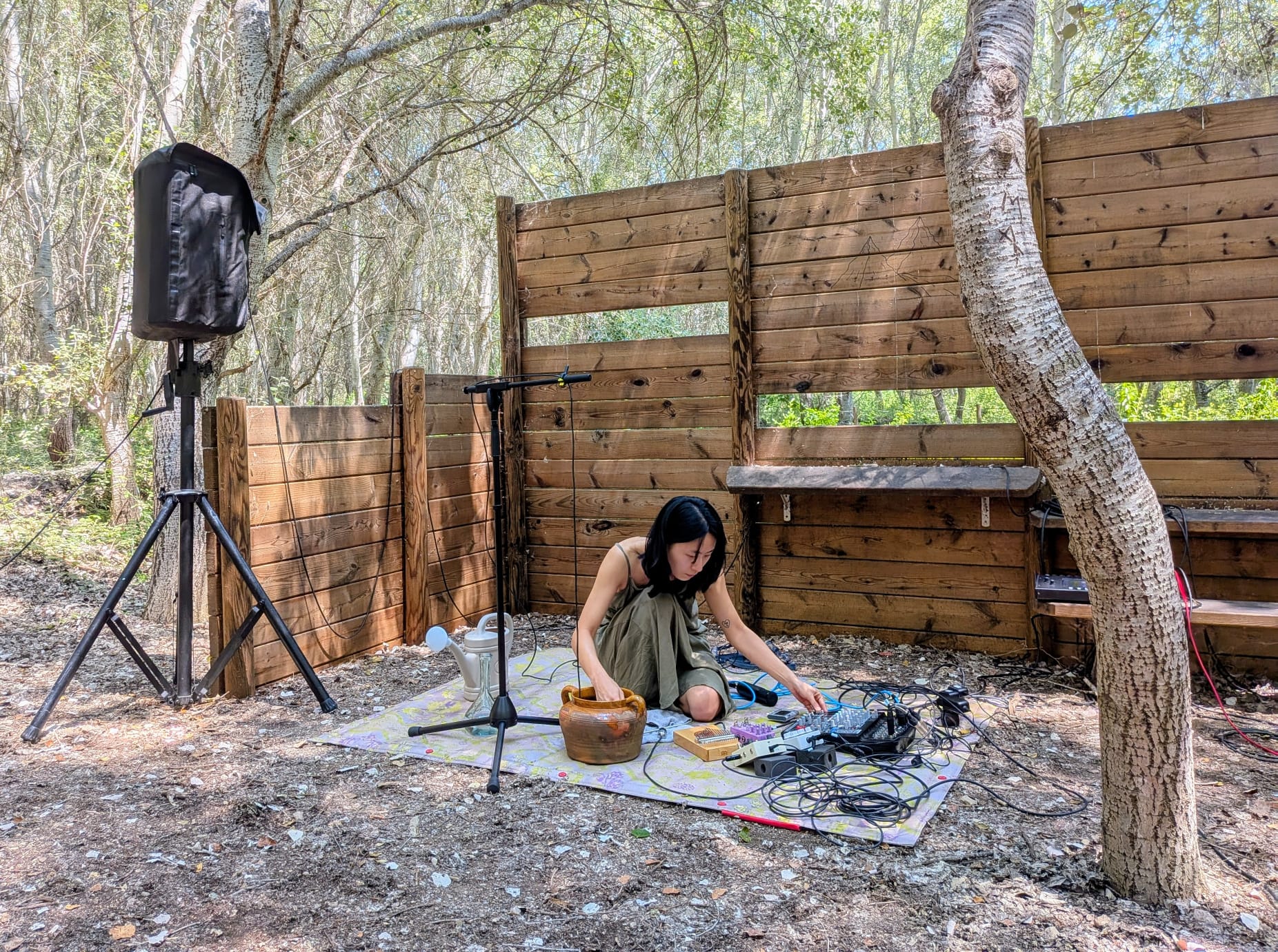 Artist Lina Choi performs a section of her ambient composition 'Amniotic River' at the presentation of Eufònic 2025