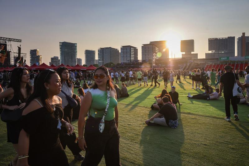 Thousands surrender to Charli XCX and Troye Sivan in first big night of <strong>Primavera Sound 2025</strong>