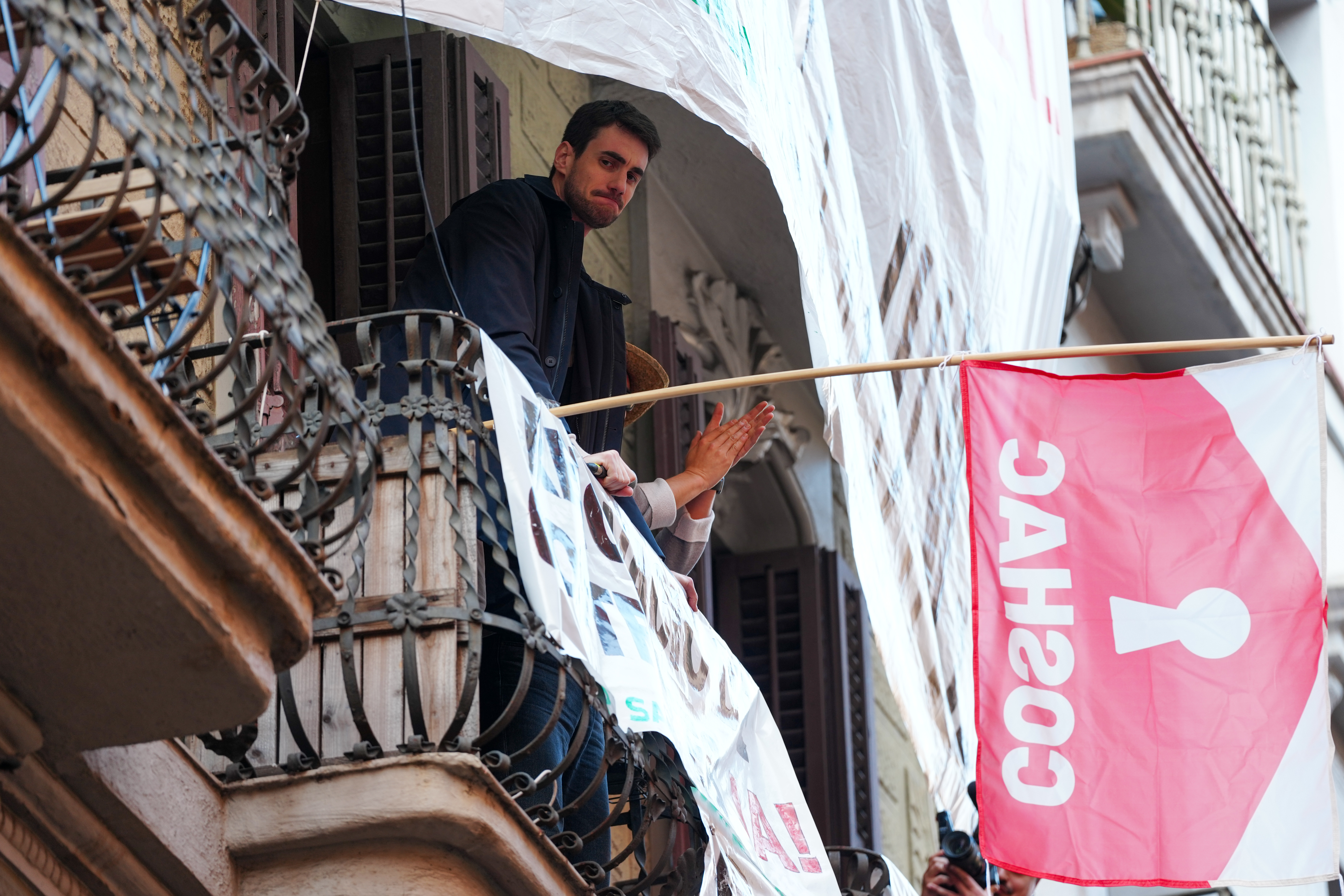 Txema Escorsa, the neighbour affected by the eviction, on the balcony of the building.