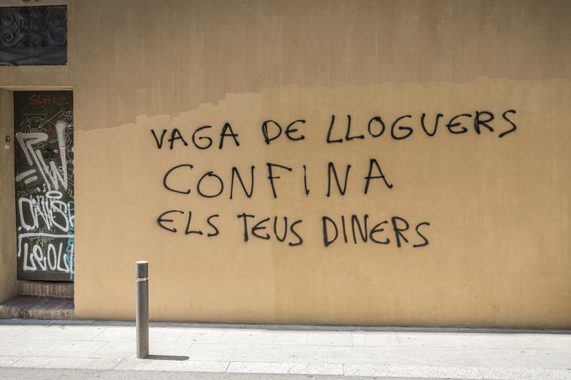 Graffiti in Barcelona calling for a rent strike