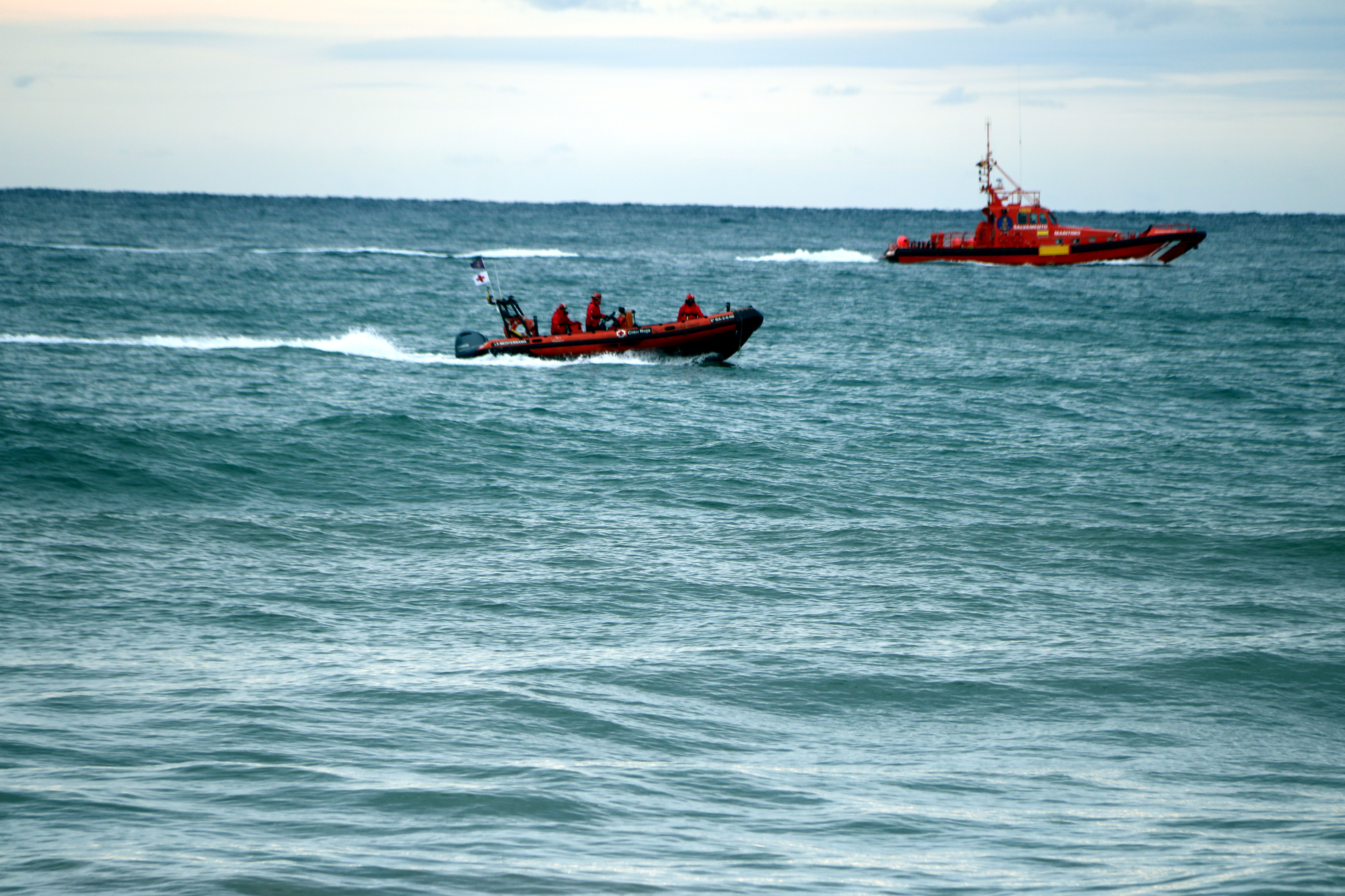 Vessels search for the woman who went missing in Cabrera de Mar