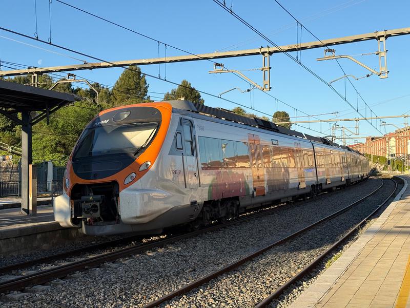 An R4 Rodalies train in Sant Sadurní d'Anoia