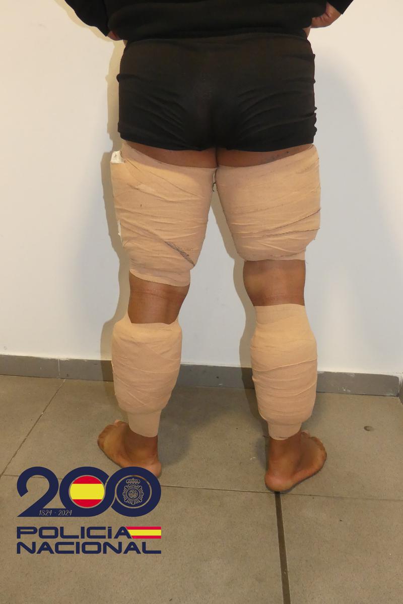 Bags of cocaine wrapped around one of the detainees' legs in Barcelona-El Prat airport