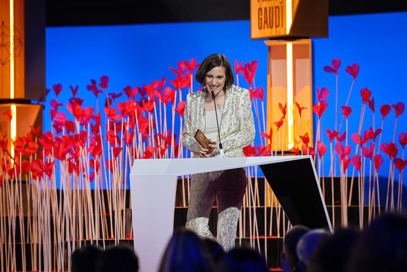 Carla Simón receiving the prize given by the public in the 15th edition of the Gaudí awards