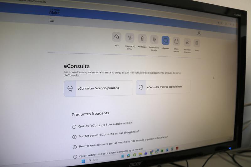 Una de cada cinc consultes a l'atenció primària es va fer per internet el 2025