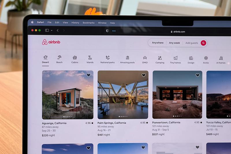 A file picture of the Airbnb webpage with several apartments listed