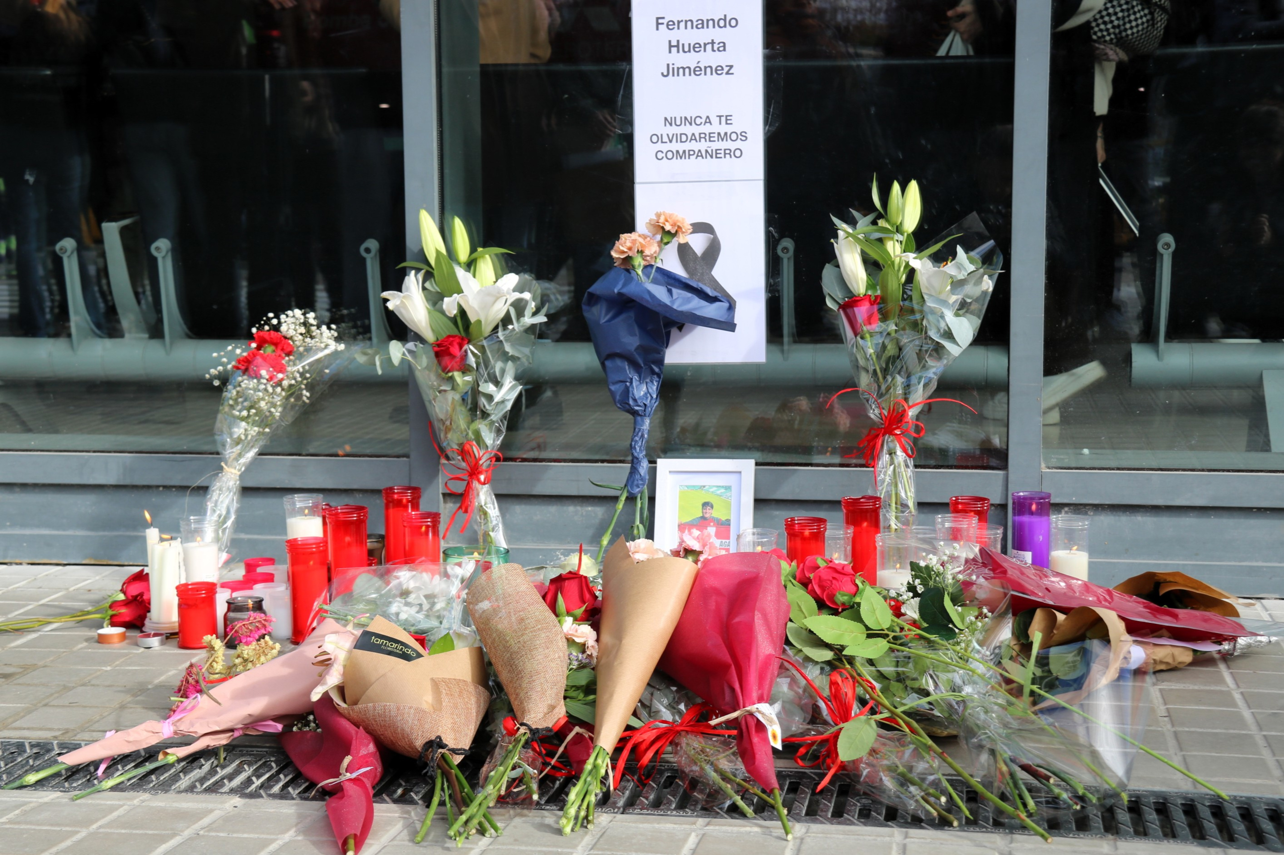 Floral tributes at Sants station in memory of the trainee driver killed in the train crash in Gelida