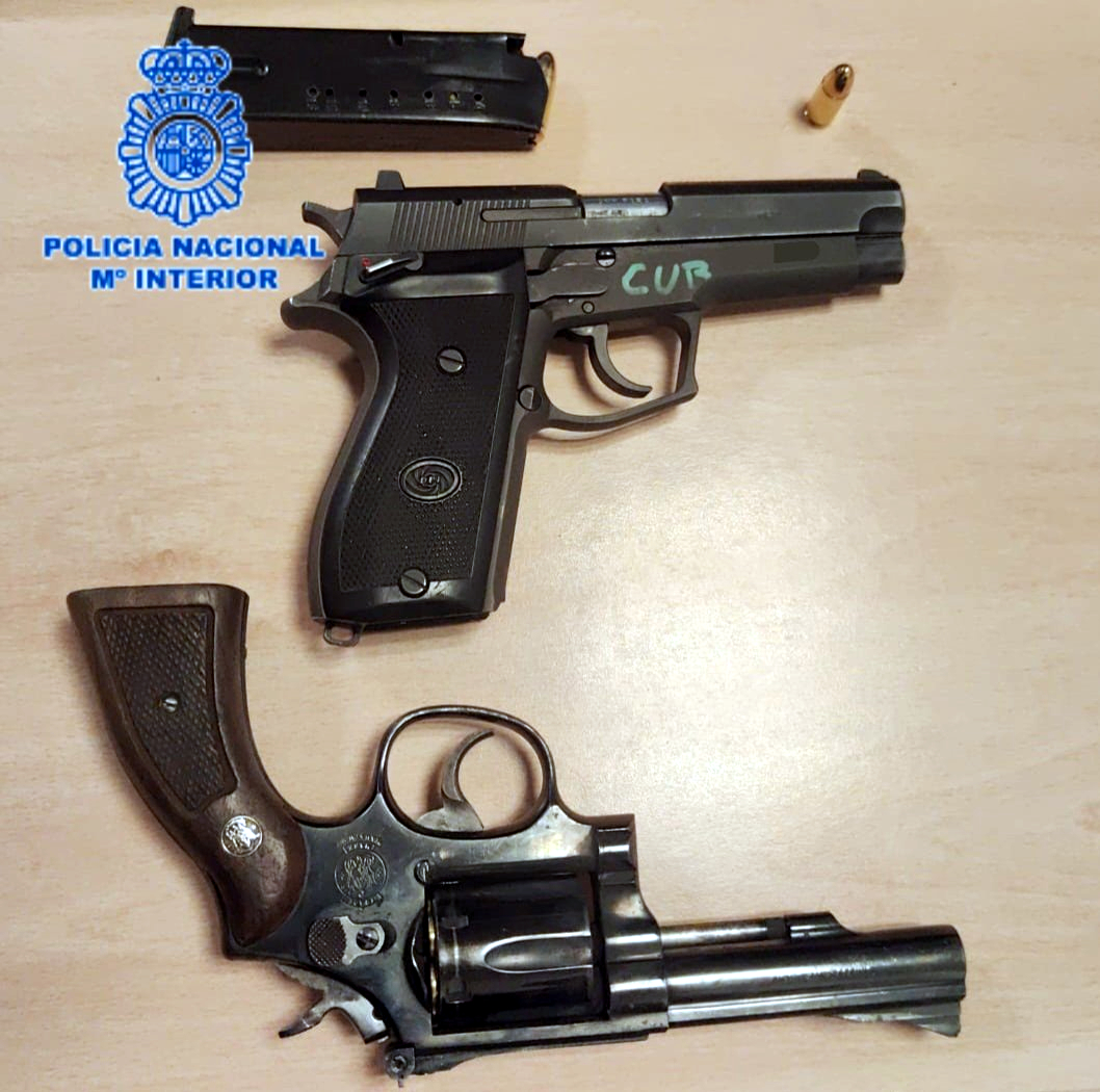The two guns and the cold weapon the arrested and alleged Canovelles shooter was carrying when detained by the Spanish Policia Nacional police in Murcia