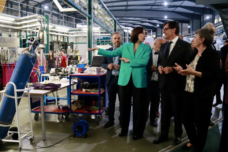 Spain's science minister, Diana Morant, and Catalan president, Salvador Illa, during a visit to the ALBA Synchrotron