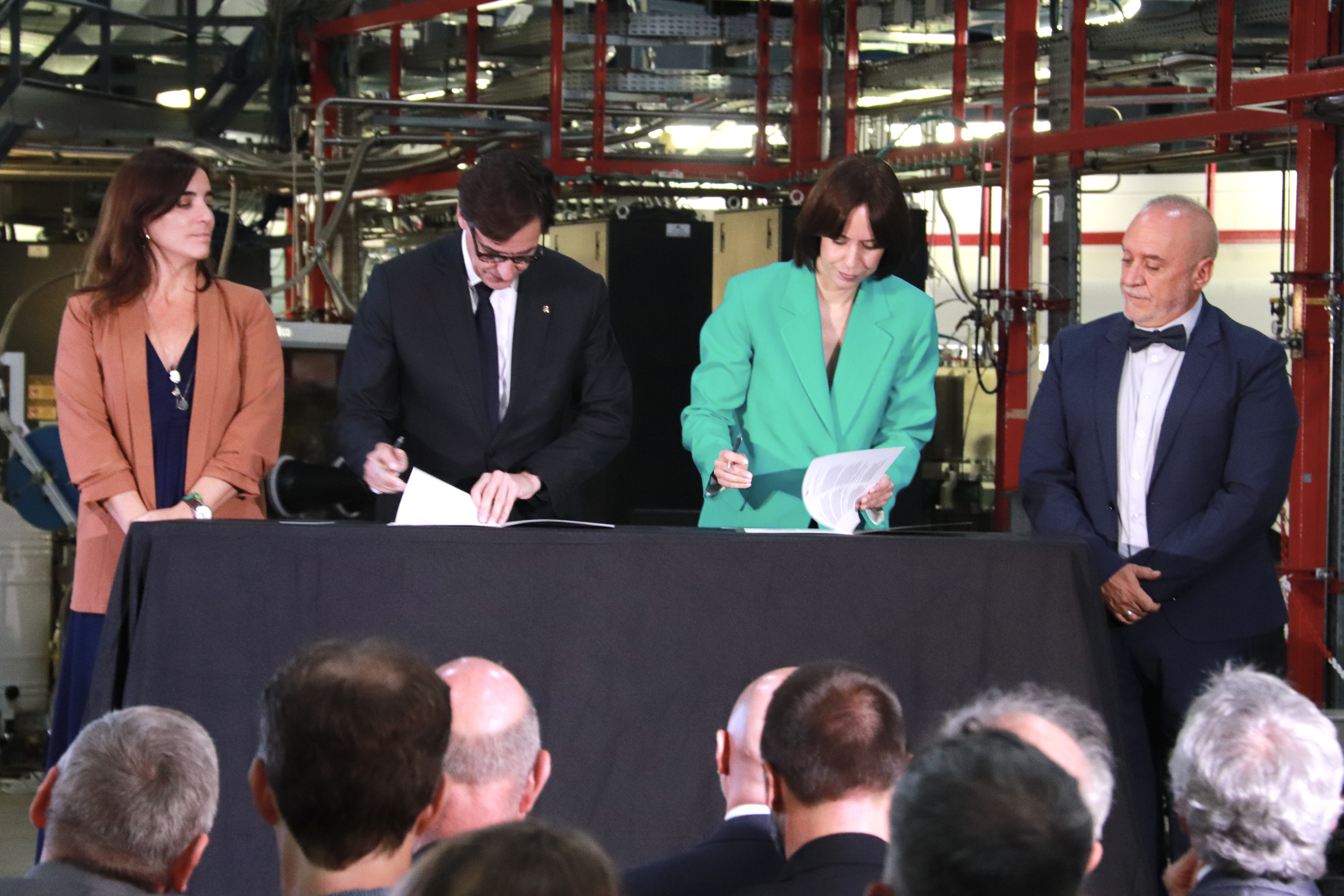 Spanish science minister, Diana Morant, and Catalan president, Salvador Illa, sign the funding agreement to launch ALBA II
